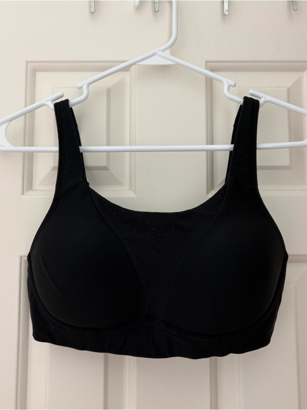 Lululemon Black Wireless Adjustable Sports Bra size 32D